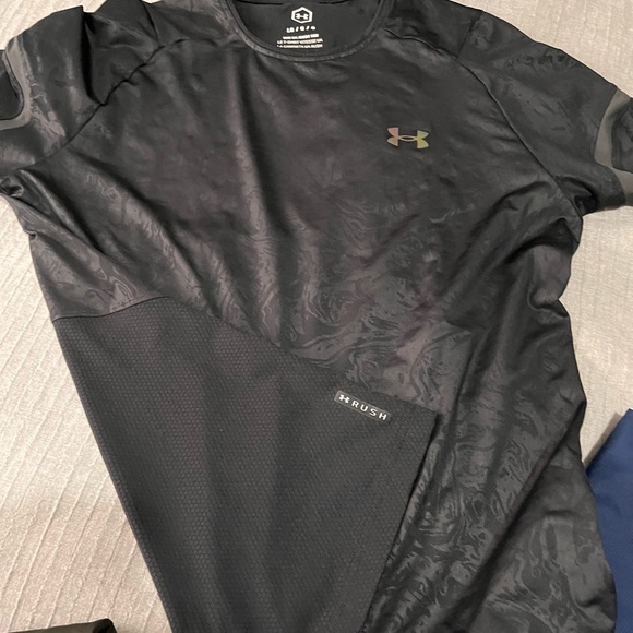 NWOT UNDER ARMOUR Running clothes (lot) if interested in a piece, will sell sep. - Picture 5 of 10